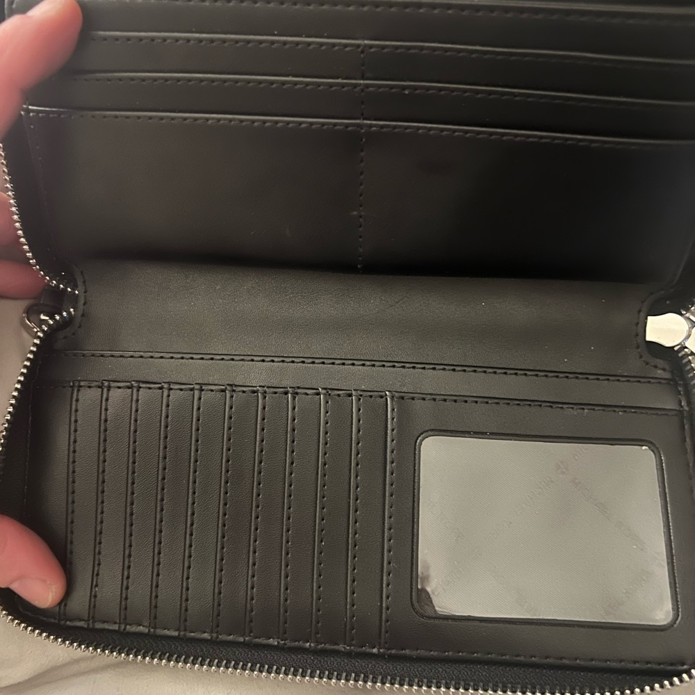 Authentic Michael Kors Continental Wallet - Picture 4 of 9